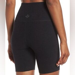 Beyond Yoga Women's Spacedye Keep Pace 7" Short Darkest Night Size XS